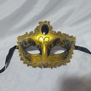 *Sale! 5 $10 Items For $40* EARTHBOUND Gold and Black Face Mask
